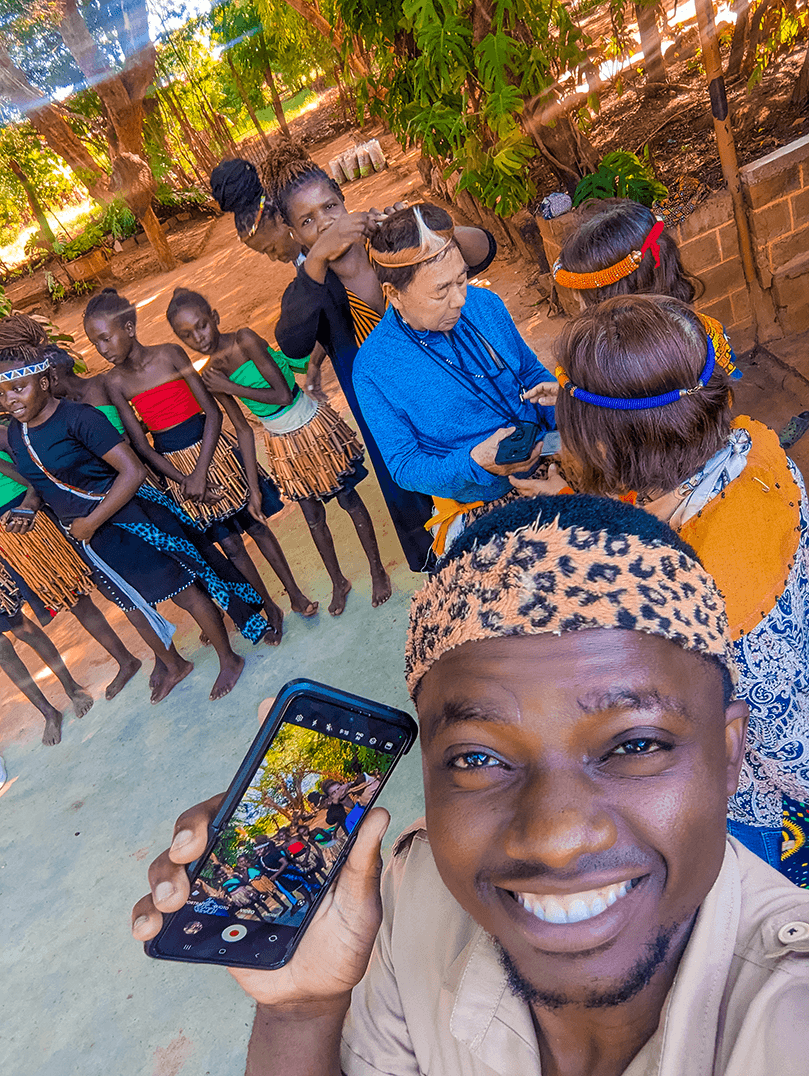 steward with tourist from china